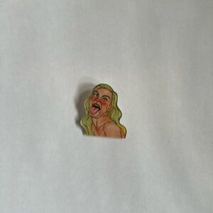 Fancy fashion pin - free with a purchase of an item